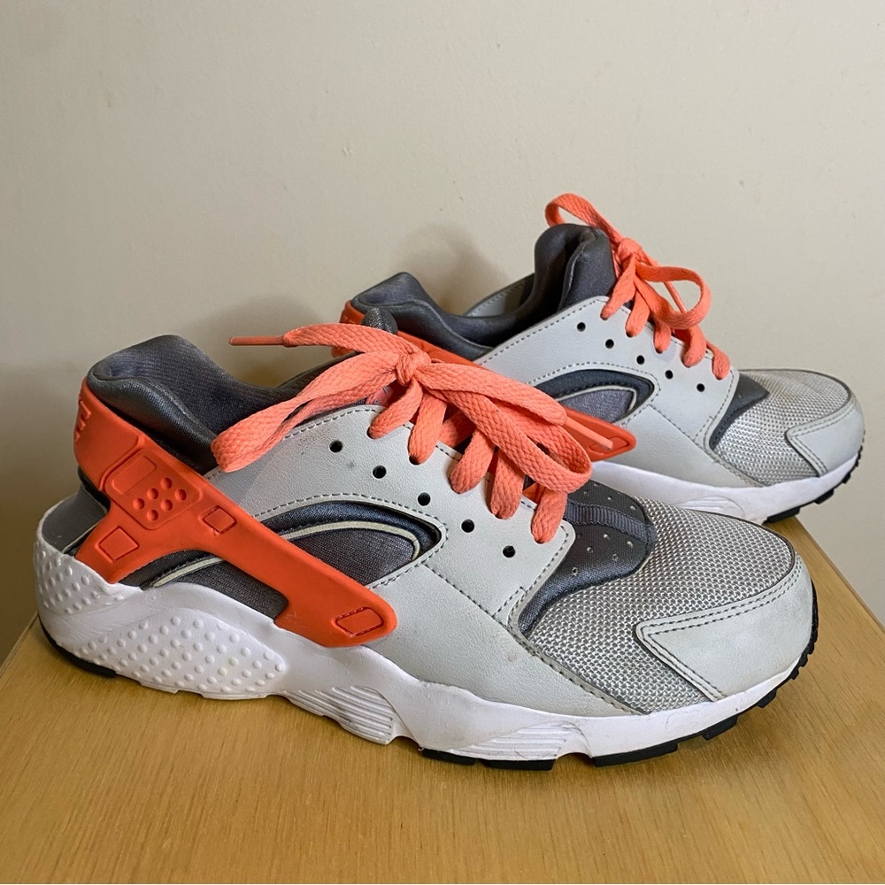 Nike Huarache size 6y